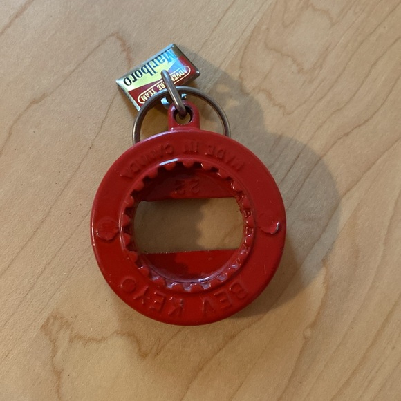 Marlboro keychain - Picture 3 of 3